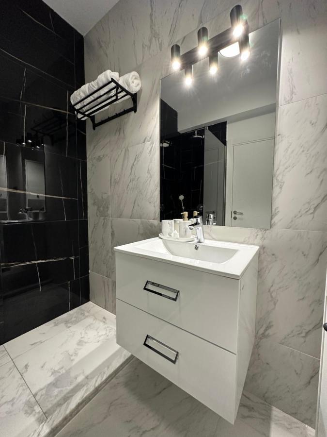 Studio303 By Allegio: Mamaia'S Seaside Luxury Near Finest Clubs & Beaches Ngoại thất bức ảnh