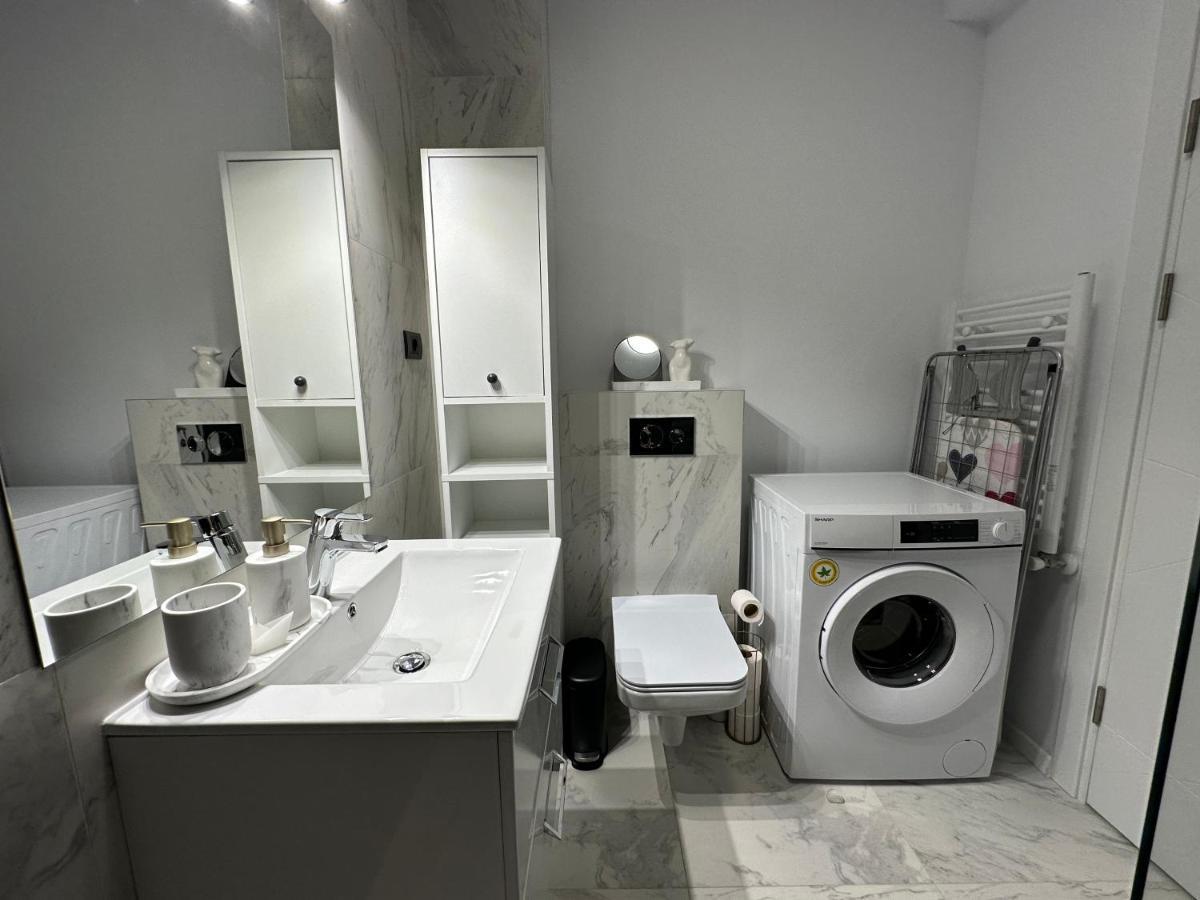 Studio303 By Allegio: Mamaia'S Seaside Luxury Near Finest Clubs & Beaches Ngoại thất bức ảnh